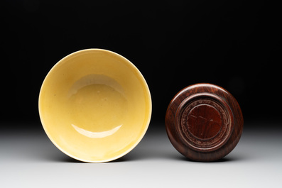 A Chinese yellow-glazed bowl, Jiajing mark, 19/20th C.