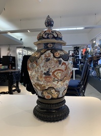 A five-piece Imari-style garniture with birds among flowering branches, incl. 3 stands, Samson, Paris, 19th C.