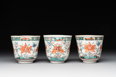 A set of 12 Chinese famille verte cups and saucers with floral design, Kangxi