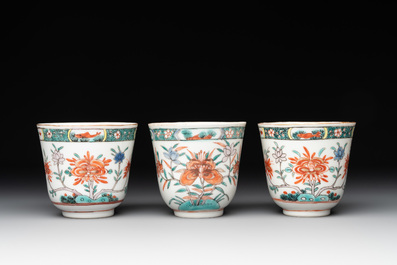 A set of 12 Chinese famille verte cups and saucers with floral design, Kangxi