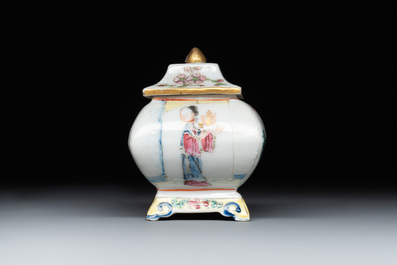 A fine Chinese famille rose covered water pot with figural design on wooden stand, 18th C.