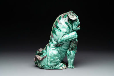 A Chinese verte biscuit group of a Buddhist lion with cub, 19th C.