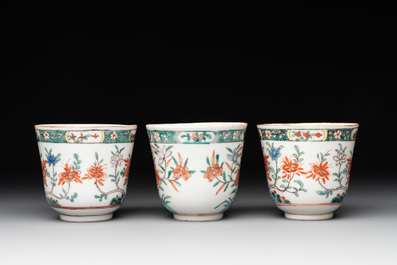 A set of 12 Chinese famille verte cups and saucers with floral design, Kangxi