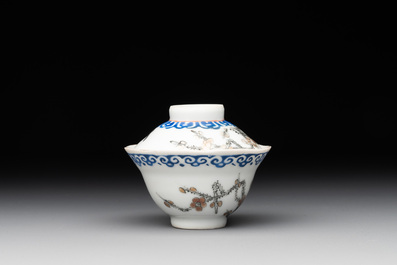 A Chinese gilt-decorated iron-red teapot and a blue-enamelled grisaille covered cup, 18/19th C.