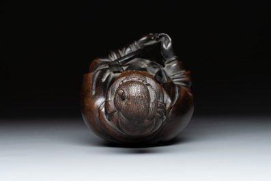 A Chinese bronze Guanyin holding a ruyi, 17/18th C.