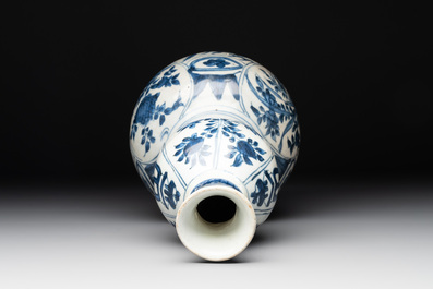 A Chinese blue and white 'flying horse' double gourd vase, Wanli
