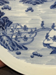 A rare Chinese blue and white 'Bleu de Hue' plate for the Vietnamese market, B&iacute;ch ngọc 壁玉 seal mark, 19th C.