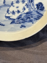 A rare Chinese blue and white 'Bleu de Hue' plate for the Vietnamese market, B&iacute;ch ngọc 壁玉 seal mark, 19th C.