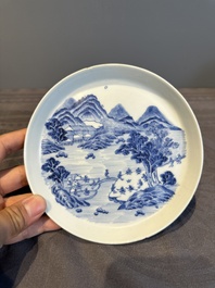 A rare Chinese blue and white 'Bleu de Hue' plate for the Vietnamese market, B&iacute;ch ngọc 壁玉 seal mark, 19th C.