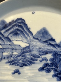 A rare Chinese blue and white 'Bleu de Hue' plate for the Vietnamese market, B&iacute;ch ngọc 壁玉 seal mark, 19th C.