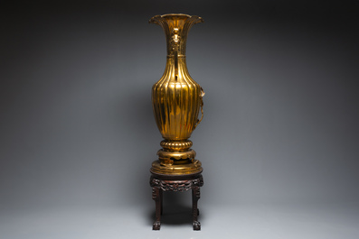A massive Japanese metal alloy vase on a Chinese hardwood stand with marble top, Kyoto mark, Showa, 20th C.