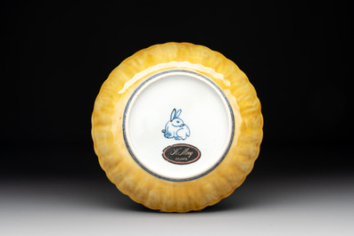 A rare Chinese blue and white yellow-glazed border chrysanthemum-shaped plate with figural design, hare mark, Jiajing