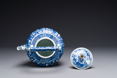 A Chinese blue and white wine ewer and cover with figural design, Wanli