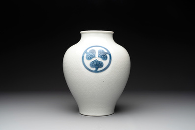 A Japanese blue and white 'Tokugawa crest' vase, Edo/Meiji, 19th C.