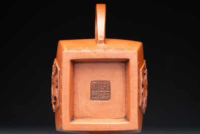 A Chinese Yixing stoneware teapot and cover, Jing Han Qian Hong Nei Zhi 荊漢錢弘內製 mark, 19th C.