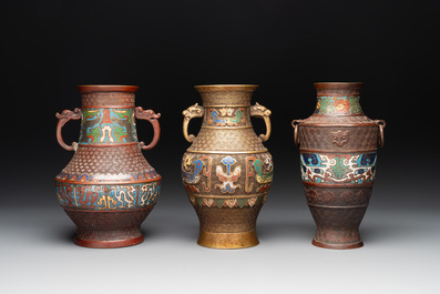 Four Japanese archaistic champlev&eacute; vases, Meiji, 19/20th C.