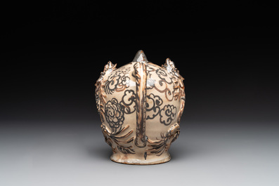 A Chinese Cizhou 'cadogan' ewer with dragons, Yuan/Ming