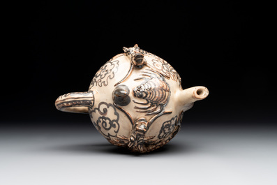 A Chinese Cizhou 'cadogan' ewer with dragons, Yuan/Ming