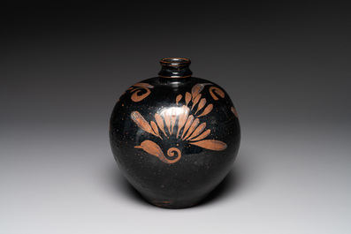 A Chinese russet-decorated black-glazed bottle, 'duluping', Northern Song/Jin