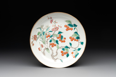 A Chinese famille rose '100 boys' covered box and a plate, Guangxu mark, Republic