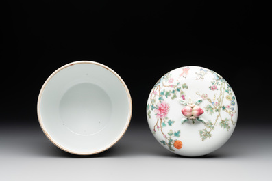 A Chinese famille rose '100 boys' covered box and a plate, Guangxu mark, Republic