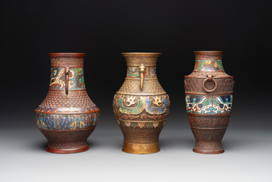 Four Japanese archaistic champlev&eacute; vases, Meiji, 19/20th C.