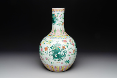 A Chinese famille rose 'dragon' 'tianqiuping' vase, 19th C.
