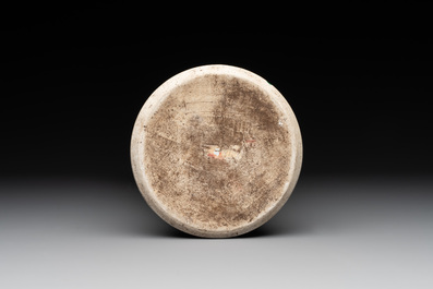Three Chinese blue and white dishes and a wucai vase, 17/18th C.