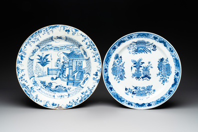 Three Chinese blue and white dishes and a wucai vase, 17/18th C.