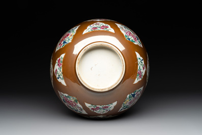 A Chinese famille rose capucin-brown-ground bowl and two plates, Qianlong