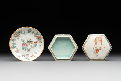 A pair of Chinese famille rose plaques, two brush pots, a saucer and a covered box, Qianlong mark, 18/19th C.
