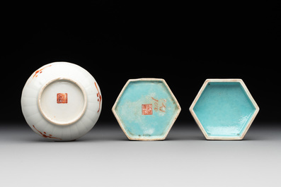 A pair of Chinese famille rose plaques, two brush pots, a saucer and a covered box, Qianlong mark, 18/19th C.