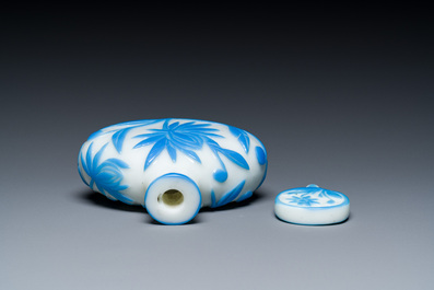 A Chinese blue-overlay white Beijing glass 'meiping' vase, a bowl and a bottle, 19/20th C.