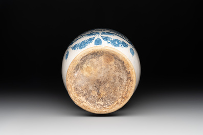 An English Delftware blue and white drug jar inscribed 'C.CYNOSBAT', 18th C.