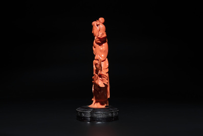 A Chinese red coral sculpture of a lady accompanied by four doves on wooden stand, 19/20th C.