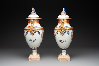 A pair of Chinese export famille rose urns and covers, Qianlong