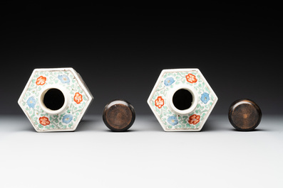 A pair of Chinese famille verte hexagonal tea caddies, Kangxi