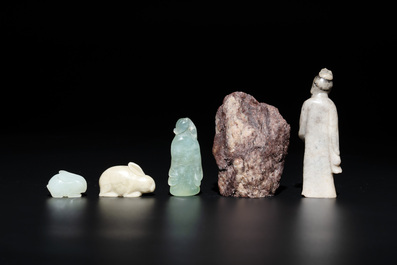 A group of 11 Chinese carvings, comprising jade, soapstone, mother-of-pearl and a lacquerware container, 19/20th C.