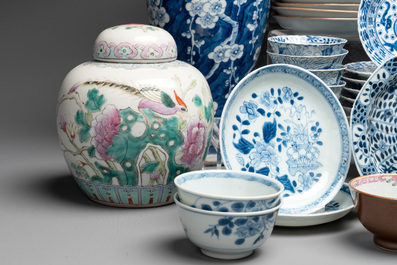 An extensive collection of 71 pieces of Chinese porcelain, Yongzheng and later