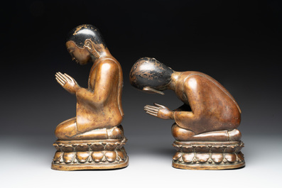 Two Burmese partly lacquered bronze praying monks, 18/19th C.