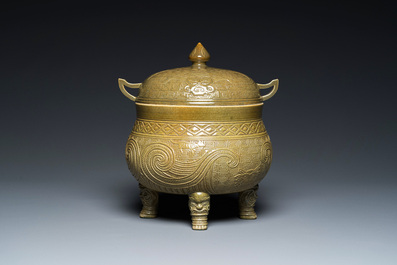 A Chinese teadust-glazed archaistic food vessel and cover, 'dui 敦', Hua Ting Shi Zhi 華亭氏製 mark, late 19th C.