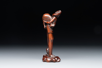A small Kutani porcelain incense burner, two wooden sculptures, and a shagreen glasses case, Japan, Meiji, 19/20th C.