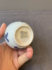 A Chinese blue and white tea caddy and cover with figural design, Kangxi
