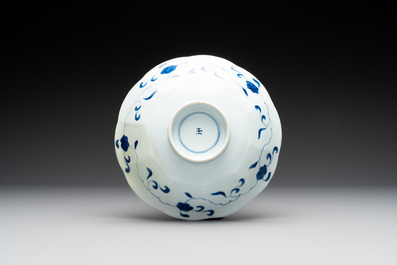 16 Chinese blue and white wares, Kangxi/Qianlong