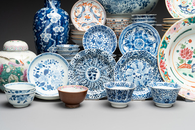 An extensive collection of 71 pieces of Chinese porcelain, Yongzheng and later