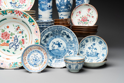 An extensive collection of 71 pieces of Chinese porcelain, Yongzheng and later