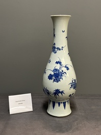 A Chinese blue and white pear-shaped vase with floral design, Transitional period