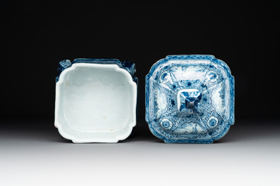 A blue and white Dutch Delft tobacco box and cover, 18th C.