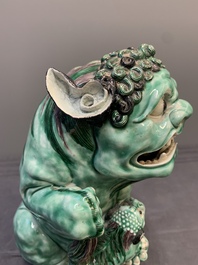 A Chinese verte biscuit group of a Buddhist lion with cub, 19th C.