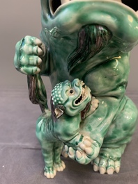 A Chinese verte biscuit group of a Buddhist lion with cub, 19th C.